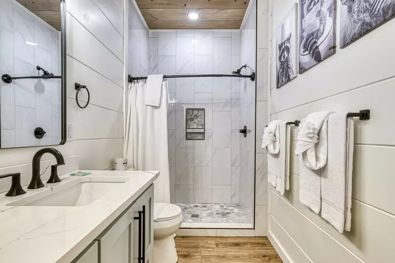 WANDERIN' BEAR LODGE