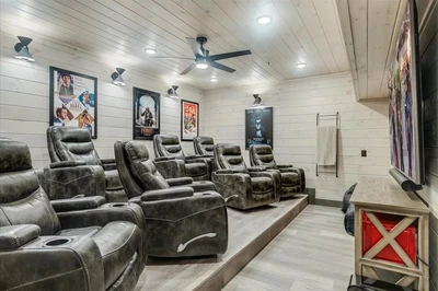 laughing bear lodge is one of our best large cabins in the Smokies