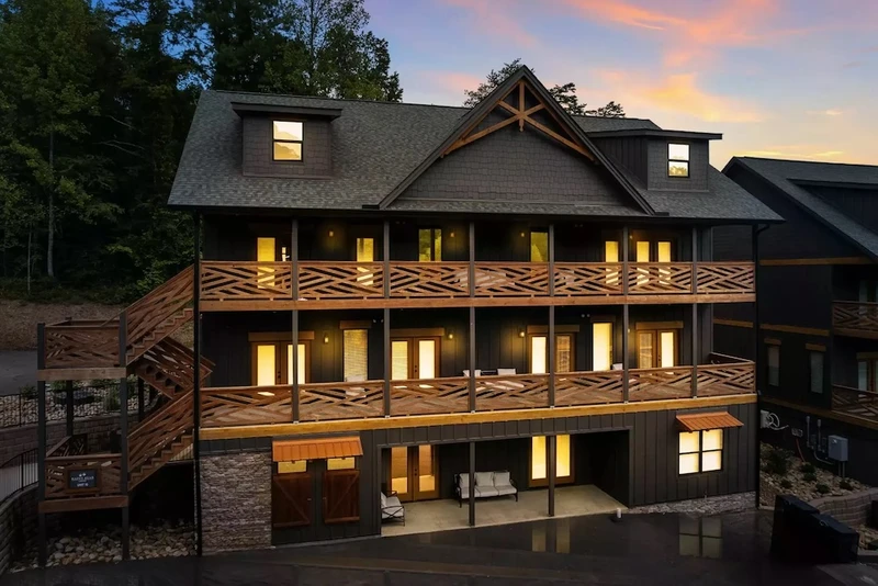 happy bear lodge is a great cabin for a group trip to the Smokies
