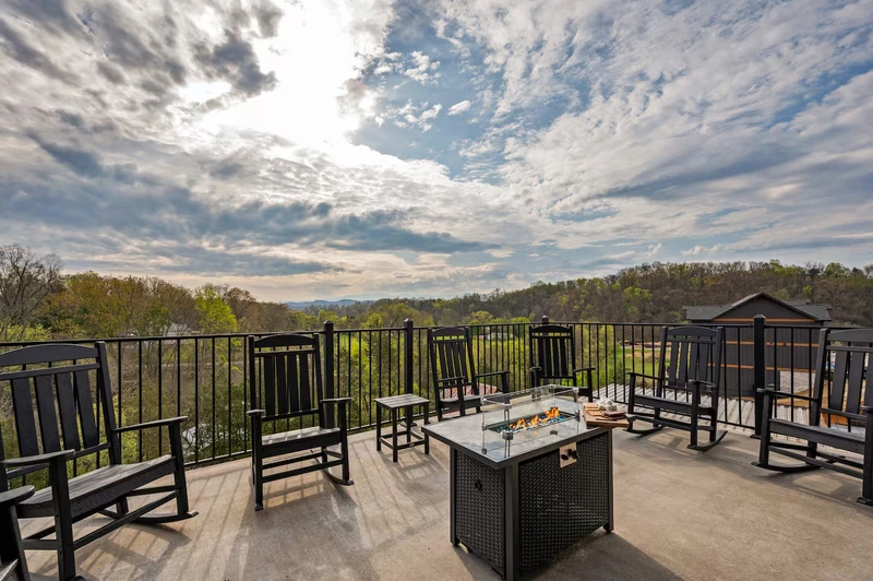 LAZY BEAR AT SMITH CREEK